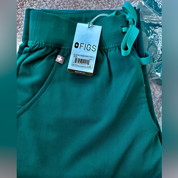 Catrina Scrub Plus Jogger Pants Xs Set ( new with tags ) - Picture 3 of 4